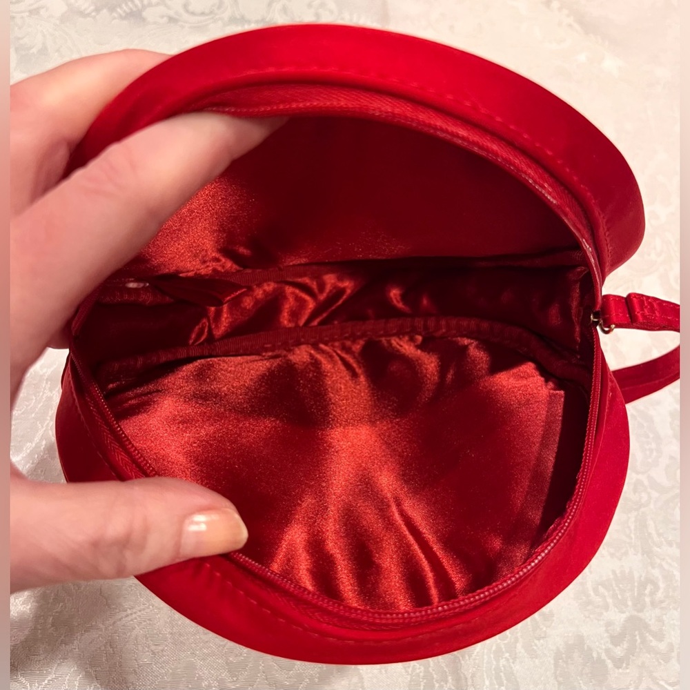 Giorgi Armani Beauty Red Round Cosmetic Pouch New - Picture 5 of 6